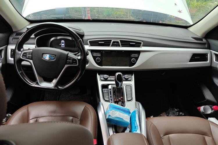 Used Geely Auto Emgrand X7 Sport 2016 1.8TD Automatic All-Wheel Drive Smart Version Center Console