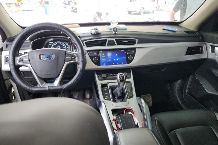 Used Geely Auto Emgrand X7 Sport 2016 2.0L Manual ZhiShang Version Center Console