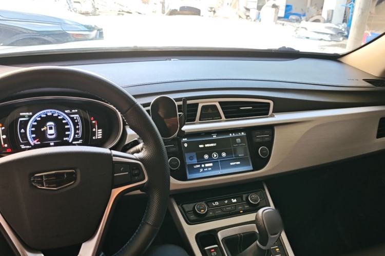 Used Geely Auto Emgrand X7 Sport 2016 2.0L Manual Smart Connect Version Center Console