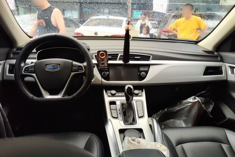 Used Geely Auto Emgrand X7 Sport 2016 1.8TD Automatic Smart Connectivity Version Center Console