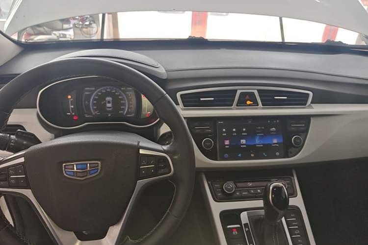 Used Geely Auto Emgrand X7 Sport 2016 1.8TD Automatic Smart Connectivity Version Center Console