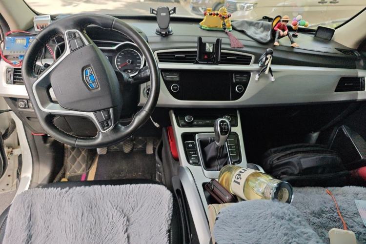 Used Geely Auto Emgrand X7 Sport 2016 2.0L Manual Smart Connect Version Center Console