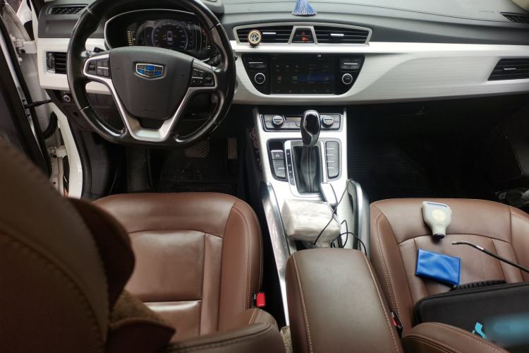 Used Geely Auto Emgrand X7 Sport 2016 1.8TD Automatic ZhiZun Version Center Console