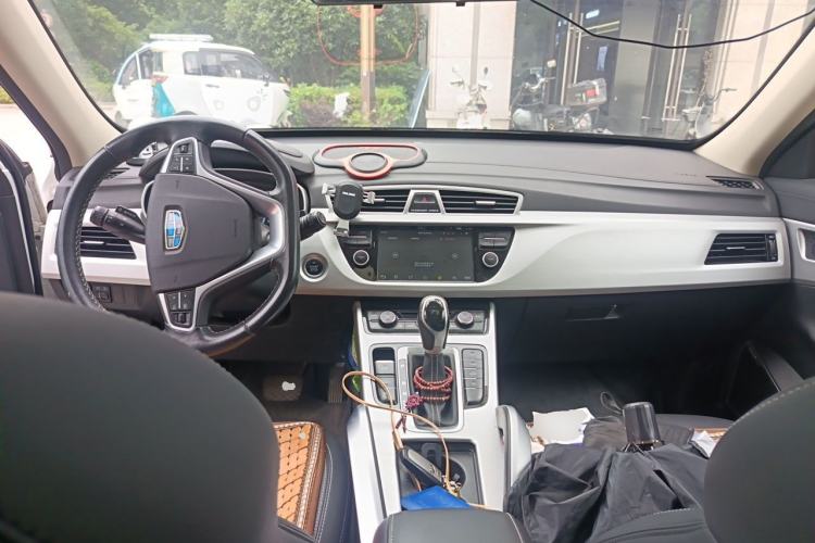 Used Geely Auto Emgrand X7 Sport 2016 1.8TD Automatic Smart Connectivity Version Center Console