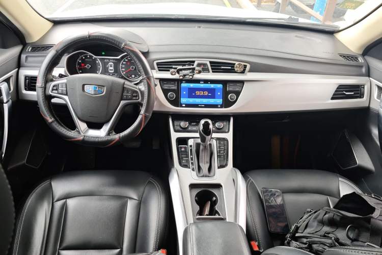 Used Geely Auto Emgrand X7 Sport 2016 1.8TD Automatic ZhiShang Model Center Console