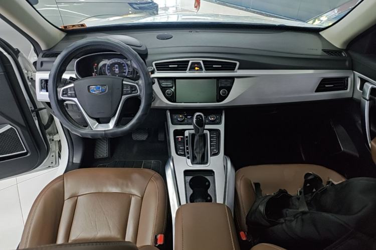 Used Geely Auto Emgrand X7 Sport 2016 1.8TD Automatic All-Wheel-Drive ZhiZun Edition Center Console