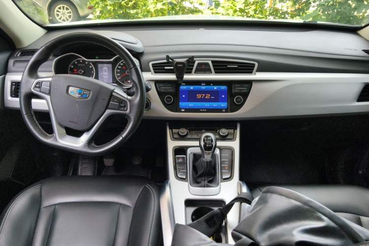 Used Geely Auto Emgrand X7 Sport 2016 2.0L Manual ZhiShang Version Center Console