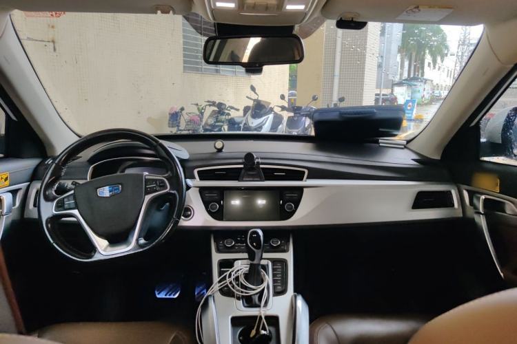 Used Geely Auto Emgrand X7 Sport 2016 1.8TD Automatic All-Wheel-Drive ZhiZun Edition Center Console