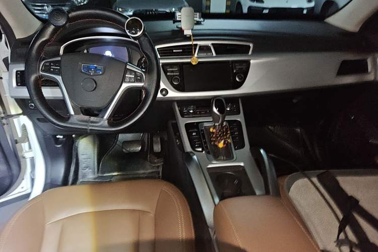 Used Geely Auto Emgrand X7 Sport 2016 1.8TD Automatic ZhiZun Version Center Console