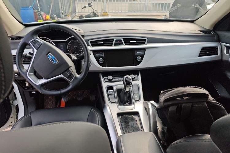 Used Geely Auto Emgrand X7 Sport 2016 2.0L Manual ZhiShang Version Center Console