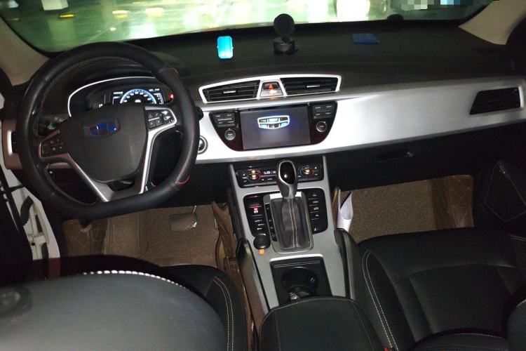 Used Geely Auto Emgrand X7 Sport 2016 1.8TD Automatic Smart Model Center Console