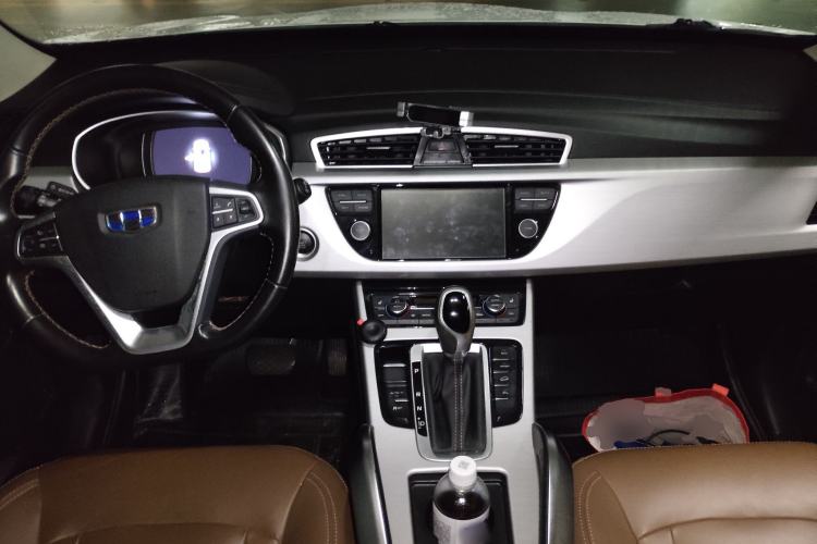 Used Geely Auto Emgrand X7 Sport 2016 1.8TD Automatic ZhiZun Version Center Console
