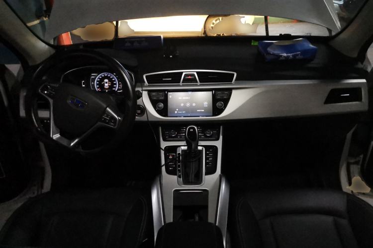 Used Geely Auto Emgrand X7 Sport 2016 1.8TD Automatic Smart Connectivity Version Center Console
