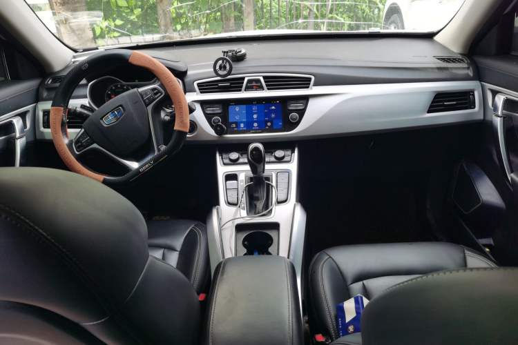 Used Geely Auto Emgrand X7 Sport 2016 1.8TD Automatic ZhiShang Model Center Console