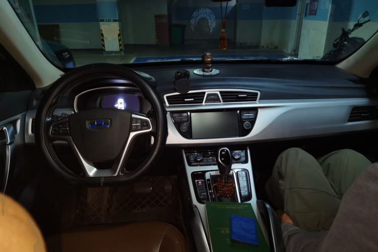 Used Geely Auto Emgrand X7 Sport 2016 1.8TD Automatic All-Wheel-Drive ZhiZun Edition Center Console