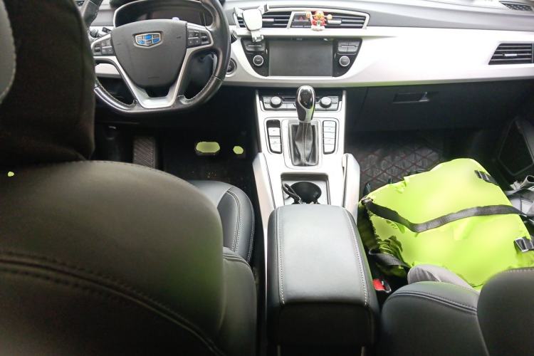 Used Geely Auto Emgrand X7 Sport 2016 1.8TD Automatic Smart Connectivity Version Center Console
