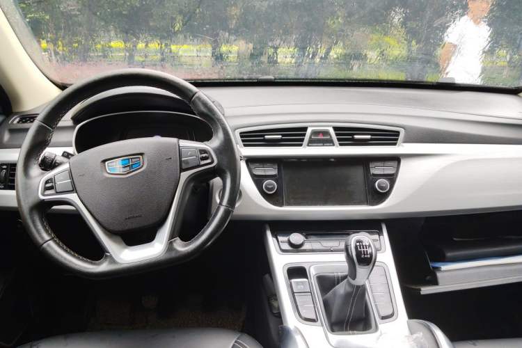 Used Geely Auto Emgrand X7 Sport 2016 2.0L Manual ZhiShang Version Center Console