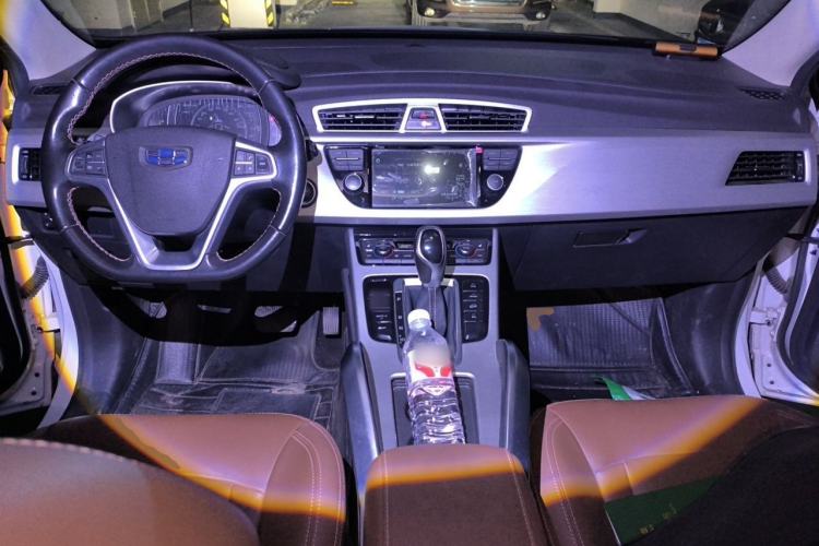 Used Geely Auto Emgrand X7 Sport 2016 1.8TD Automatic ZhiZun Version Center Console