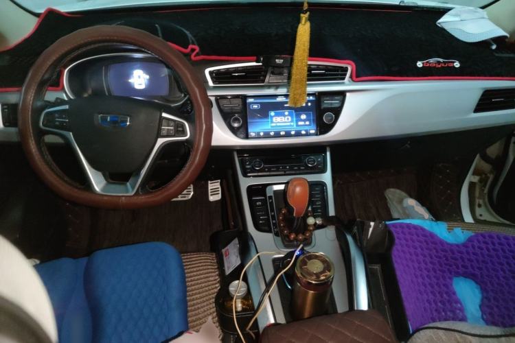 Used Geely Auto Emgrand X7 Sport 2016 1.8TD Automatic Smart Model Center Console