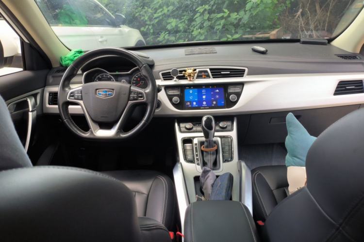 Used Geely Auto Emgrand X7 Sport 2016 1.8TD Automatic ZhiShang Model Center Console