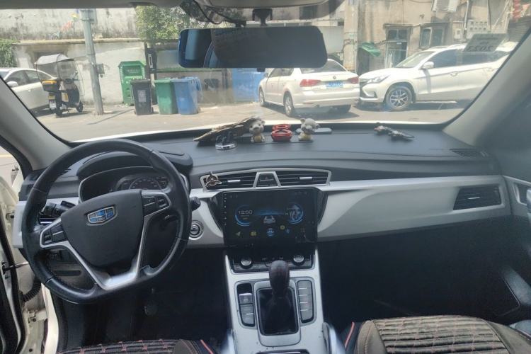 Used Geely Auto Emgrand X7 Sport 2016 2.0L Manual ZhiShang Version Center Console