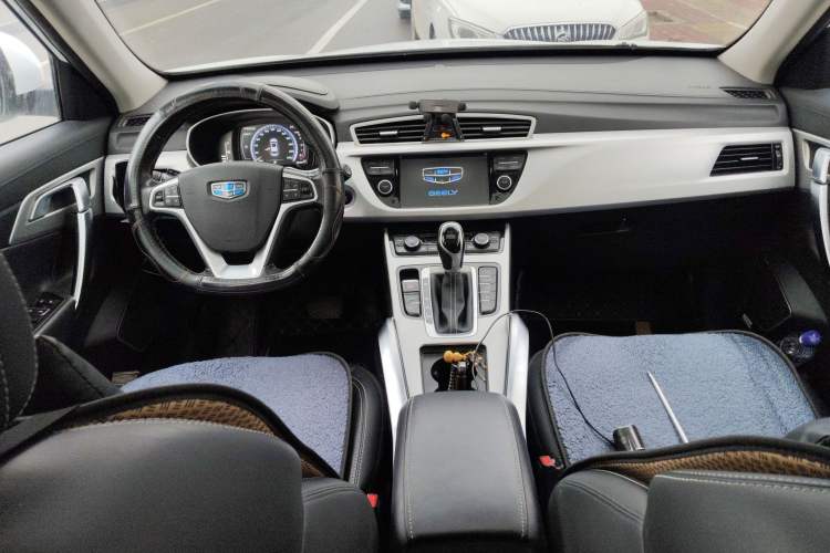 Used Geely Auto Emgrand X7 Sport 2016 1.8TD Automatic Smart Connectivity Version Center Console