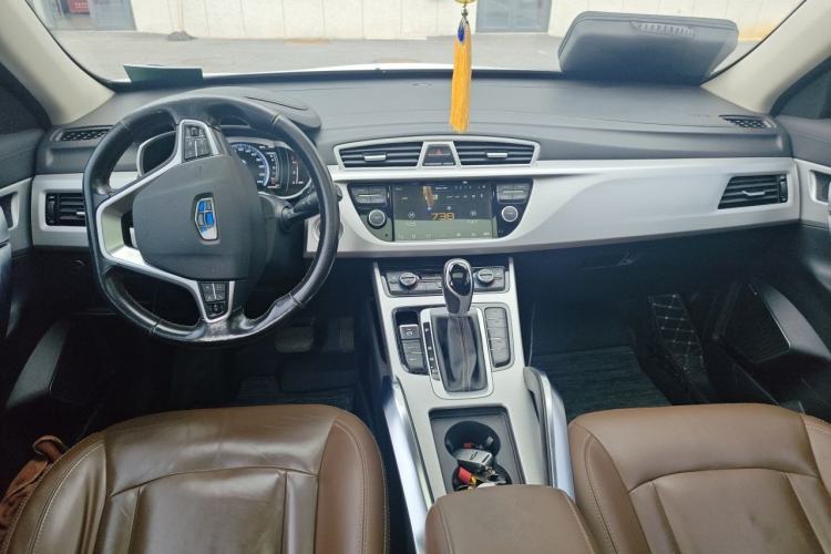 Used Geely Auto Emgrand X7 Sport 2016 1.8TD Automatic ZhiZun Version Center Console