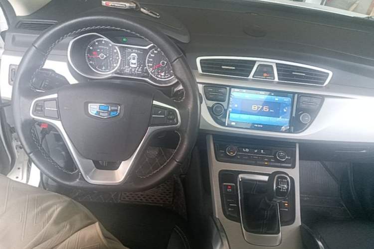 Used Geely Auto Emgrand X7 Sport 2016 2.0L Manual ZhiShang Version Center Console