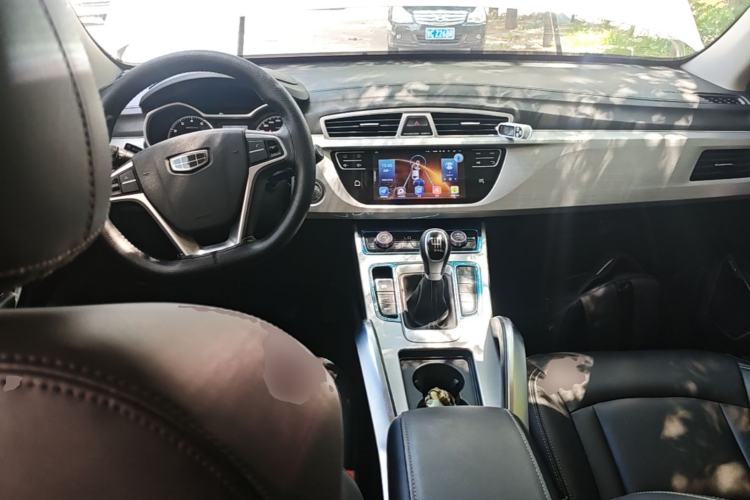 Used Geely Auto Emgrand X7 Sport 2016 2.0L Manual ZhiShang Version Center Console