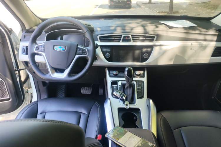 Used Geely Auto Emgrand X7 Sport 2016 1.8TD Automatic Smart Connectivity Version Center Console