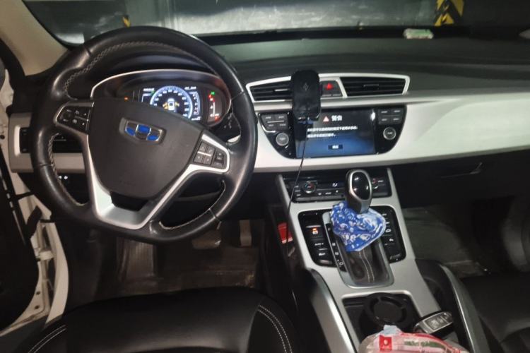 Used Geely Auto Emgrand X7 Sport 2016 1.8TD Automatic Smart Connectivity Version Center Console