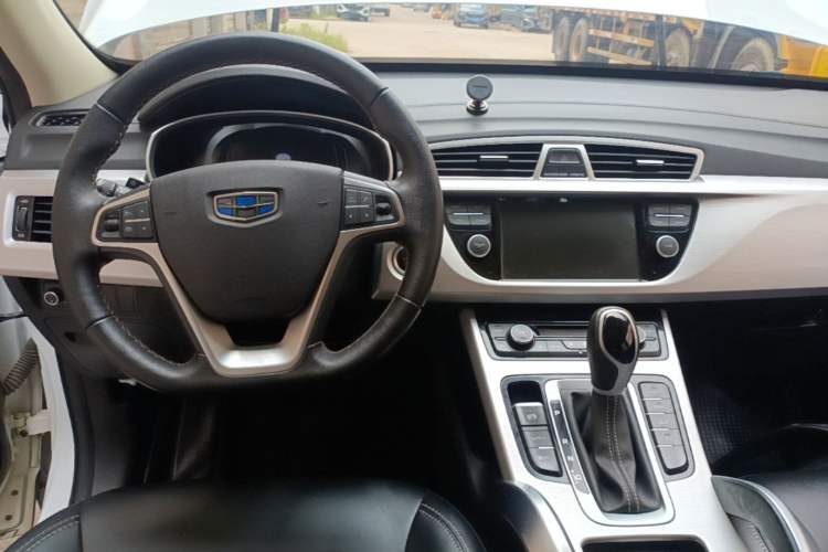 Used Geely Auto Emgrand X7 Sport 2016 1.8TD Automatic Smart Connectivity Version Center Console