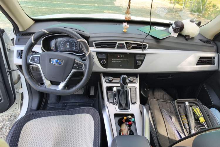 Used Geely Auto Emgrand X7 Sport 2016 1.8TD Automatic Smart Model Center Console