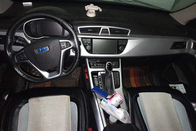 Used Geely Auto Emgrand X7 Sport 2016 1.8TD Automatic Smart Connectivity Version Center Console