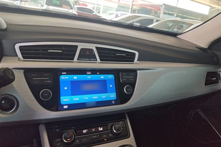 Used Geely Auto Emgrand X7 Sport 2016 1.8TD Manual ZhiShang Model Center Console