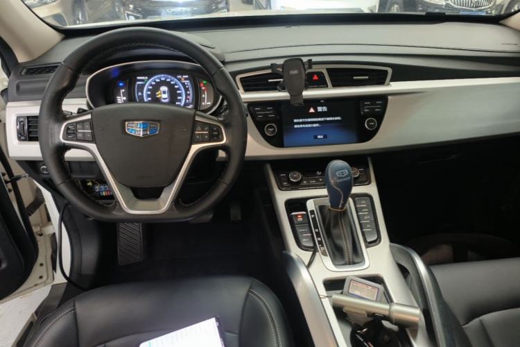 Used Geely Auto Emgrand X7 Sport 2016 1.8TD Automatic Smart Connectivity Version Center Console