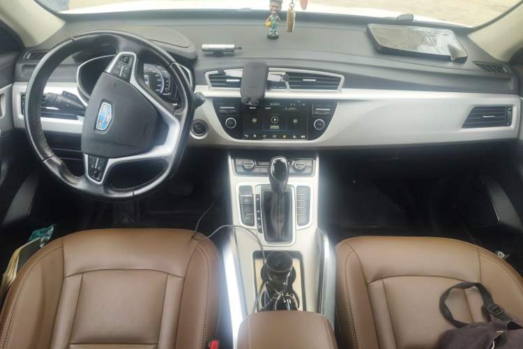 Used Geely Auto Emgrand X7 Sport 2016 1.8TD Automatic ZhiZun Version Center Console