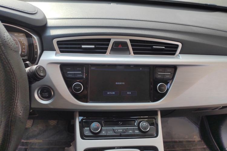 Used Geely Auto Emgrand X7 Sport 2016 2.0L Manual Smart Connect Version Center Console