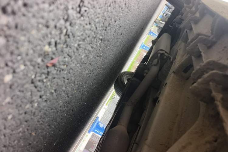 Used Geely Auto Emgrand X7 Sport 2016 2.0L Manual Smart Connect Version Chassis Front Right