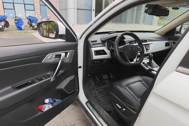 Used Geely Auto Emgrand X7 Sport 2016 1.8TD Automatic Smart Model Driver Seat