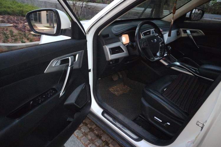 Used Geely Auto Emgrand X7 Sport 2016 1.8TD Automatic Smart Model Driver Seat