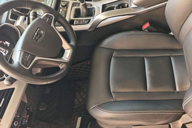 Used Geely Auto Emgrand X7 Sport 2016 2.0L Manual Smart Connect Version Driver Seat