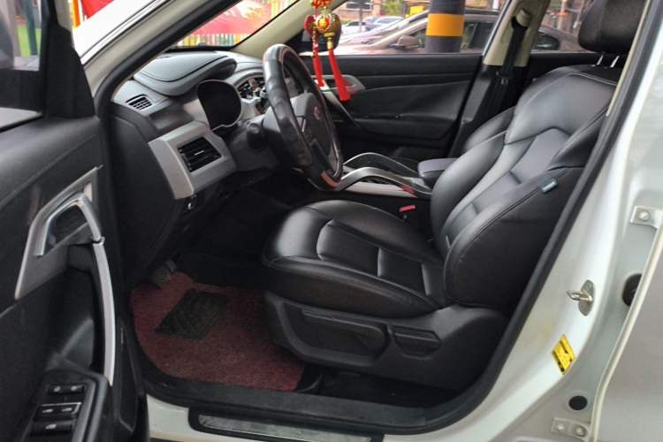 Used Geely Auto Emgrand X7 Sport 2016 1.8TD Automatic Smart Connectivity Version Driver Seat