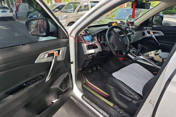 Used Geely Auto Emgrand X7 Sport 2016 2.0L Manual Smart Connect Version Driver Seat