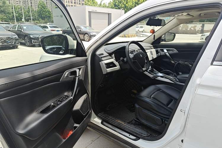 Used Geely Auto Emgrand X7 Sport 2016 1.8TD Automatic Smart Connectivity Version Driver Seat