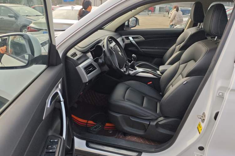 Used Geely Auto Emgrand X7 Sport 2016 2.0L Manual ZhiShang Version Driver Seat