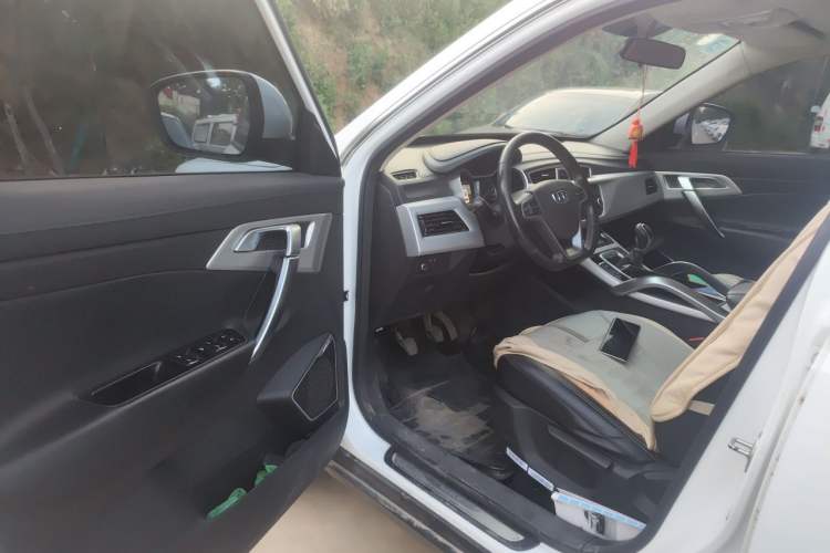 Used Geely Auto Emgrand X7 Sport 2016 2.0L Manual Smart Connect Version Driver Seat