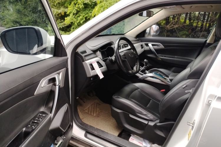 Used Geely Auto Emgrand X7 Sport 2016 2.0L Manual Smart Connect Version Driver Seat