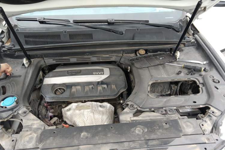 Used Geely Auto Emgrand X7 Sport 2016 2.0L Manual ZhiShang Version Engine Bay