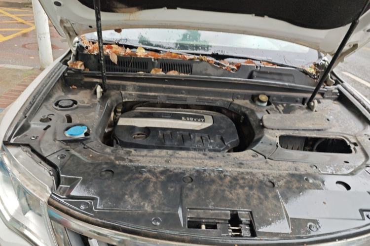 Used Geely Auto Emgrand X7 Sport 2016 2.0L Manual ZhiShang Version Engine Bay
